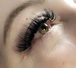 Natural looking lash different curl types