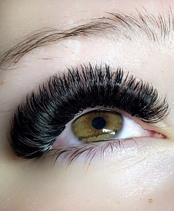 Cynthia Barrington, Red Deer Lash Extensions, Eyelashes, Red Deer Alberta